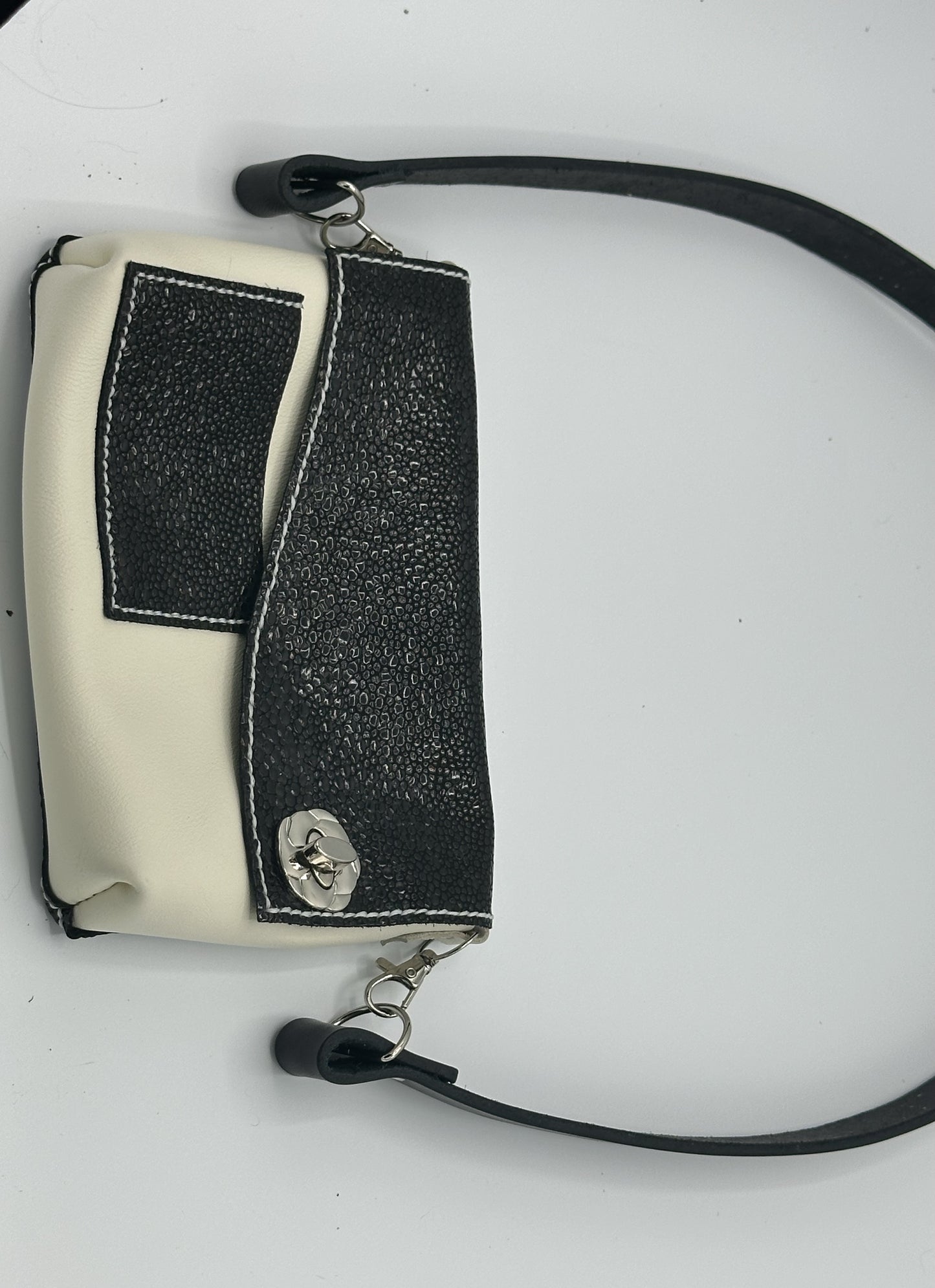 Black stingray and off white clutch